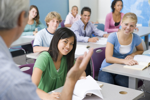 Ferienjobs für Schüler - ausbildung caucasian discussing einstudieren filipino jugendlich klassenunterschied learning lehrender lehrer lektion schule schulkind studenten teenager.