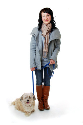 Ferienjobs ab 14 - beige europäisch frau freude freunde freundschaft gassi gassigehen gehen haustier havanese havaneser hellbraun hund jugendliche jung kaukasisch leine lächeln rassehund reinrassig schwarzhaarig spazieren stolz tier tierliebe .