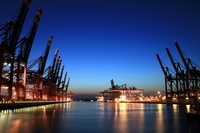 Ferienjobs in Hamburg - alster container elbe flaute frei hafen hamburg krise leer schiffsverkehr warenumschlag wirtschaftskrise.