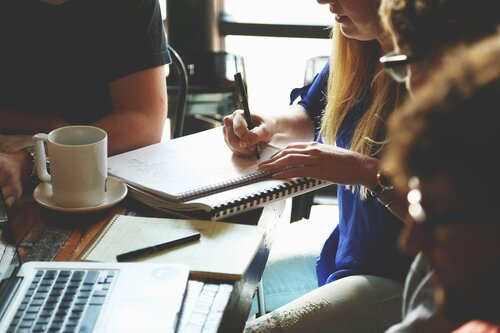Schneller, besser, günstiger: Effektive Methoden zur Kostenreduzierung im Büro