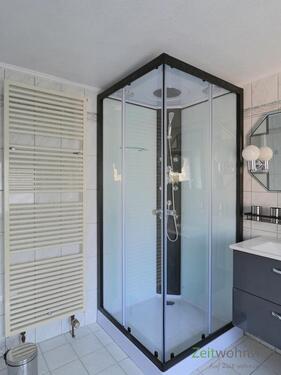 Dusche und Handtuchheizkörper - 