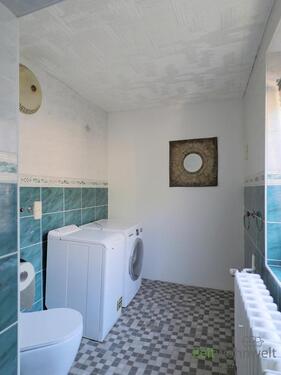 WC und Waschmaschine unten - 