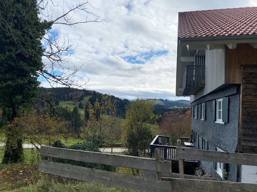 Außblick - Schönes, saniertes Bauernhaus mit 3 WE bei Grünenbach zum Wohlfühlen, auch für Vermietung geeignet