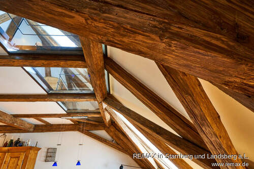 Balken und Glaselemente - 