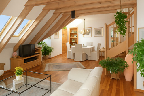 Wohnzimmer - Citynahe Dachgeschosswohnung mit Galerie, Loggien & Stellplätzen