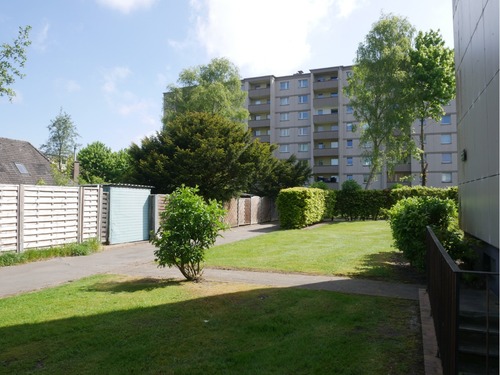 Zugang zum Eingangsbereich - Etagenwohnung in Husum - mietfrei - 2 Zimmer mit Süd-Balkon zu verkaufen!