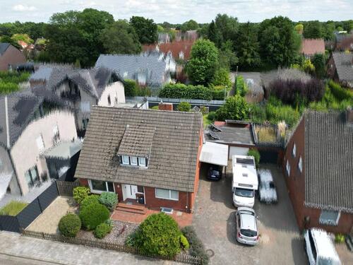 Foto - Einfamilienhaus mit großem Süd-Grundstück und Doppelgarage