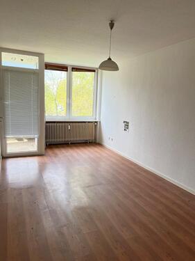 Foto - Sanierte 1 Zimmer Wohnung in zentral gelegenem Hochhaus