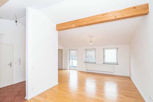 Wohn-Essbereich - Dachgeschoßwohnung mit 80,00 m&sup2; in Cham zur Miete