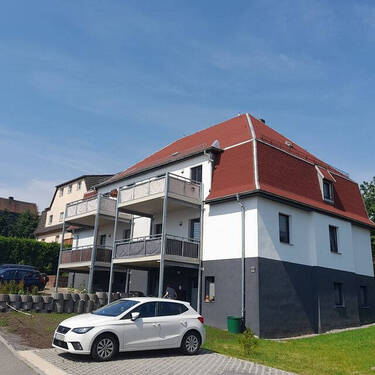 Vorderansicht.jpg - Vermietet, saniert und in sehr günstiger Lage !