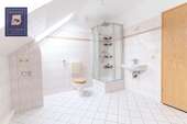 Bad mit Dusche - 