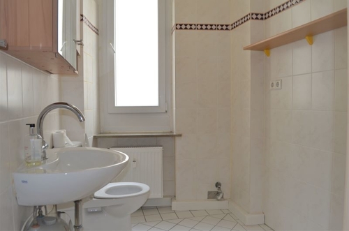 Gaste-WC mit Waschmaschinenanschluss - 