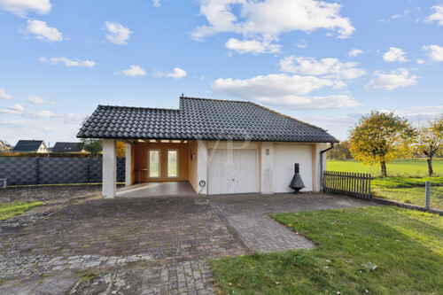 Garagen mit überdachtem Freisitz - Zweifamilienhaus mit 268,00 m&sup2; in Mettingen zum Kaufen