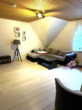 Wohnzimmer - Oberwohnung mit Balkon am Obenende in zentraler Lage