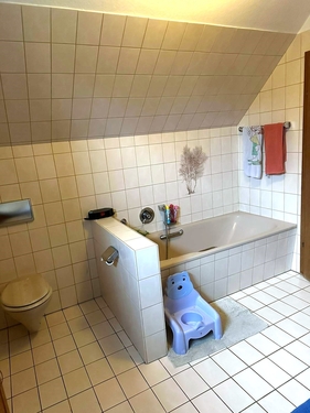 Badezimmer - Dachgeschoßwohnung mit 100,00 m&sup2; in Papenburg zur Miete