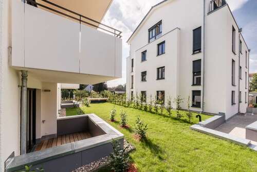 Blick in den Garten - 2 Zimmer Erdgeschoßwohnung in Berlin