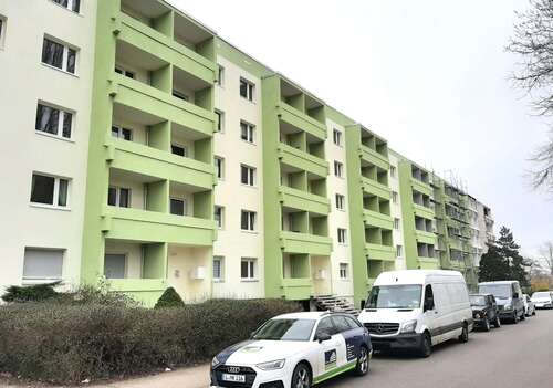 Hausansicht - 2-Zimmer-Wohnung mit offener Küche