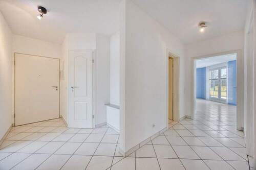 Innenflur - Etagenwohnung mit 107,10 m&sup2; in Wermelskirchen / Stumpf zum Kaufen