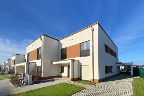 Front - Nachhaltig, ökonomisch und luxuriös Wohnen