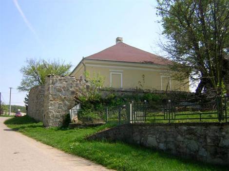 Bild 2 - 7 Zimmer Villa zum Kaufen in Horne Turovce