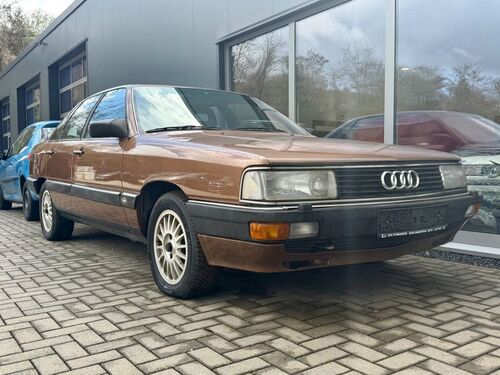 Audi 200