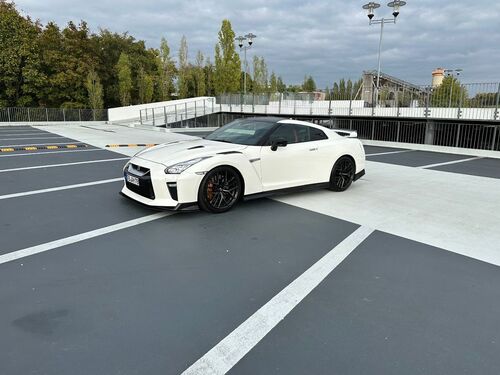Nissan GT-R