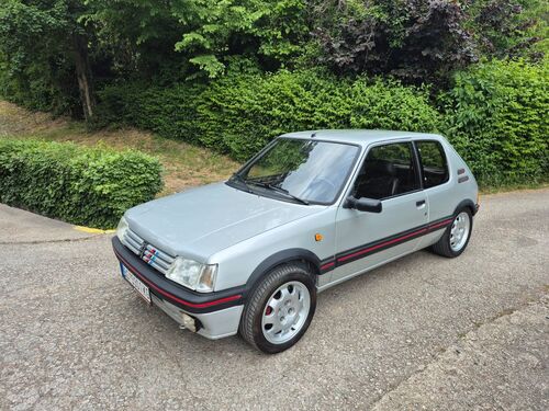 Peugeot 205