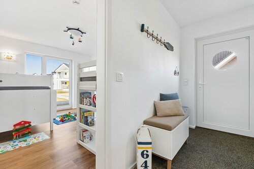 Durchdacht gestaltet: der Eingangsbereich mit Garderobe und Stauraum - 3 Zimmer Ferienhaus in Kappeln