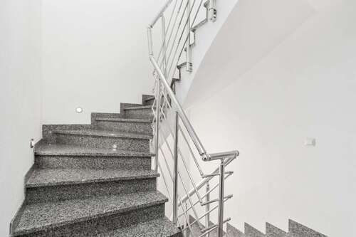 EG Treppe mit Beleuchtung - 
