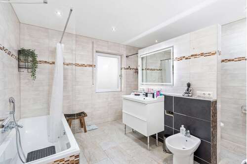 Großes Tageslichtvollbad - 