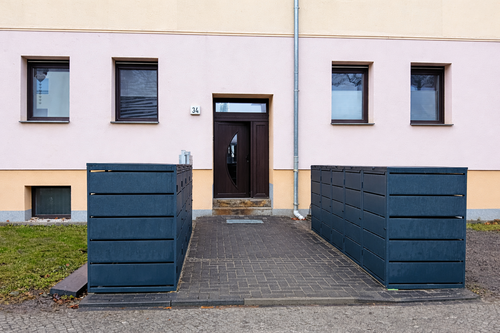 Eingangsbereich MFH - Cashflowpositive Kapitalanlage in Top-Lage von Cottbus!