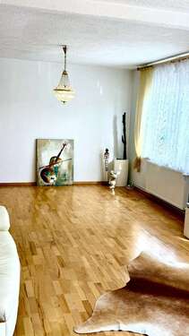 Lichtdurchflutetes Wohnzimmer - 