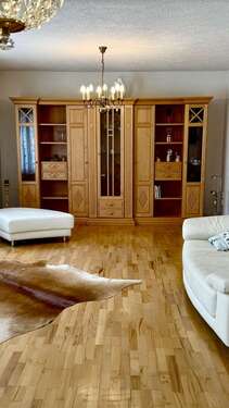 Lichtdurchflutetes Wohnzimmer - 