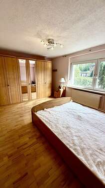 Großzügiges Schlafzimmer - 