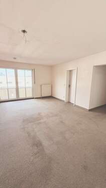 Großzügiges Wohnzimmer - 