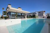 Villa in Cabo Roig - 1.175.000,00 EUR Kaufpreis, ca.  197,00 m² in Cabo Roig (PLZ: )