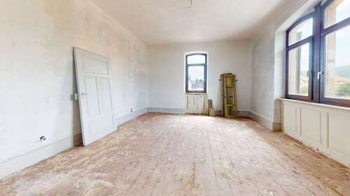 Bedroom(2) - Alter Bahnhof mit Blick auf die Haardt Gegenüber Kurpfalz Carré & Ärztehaus Sanierungspotential