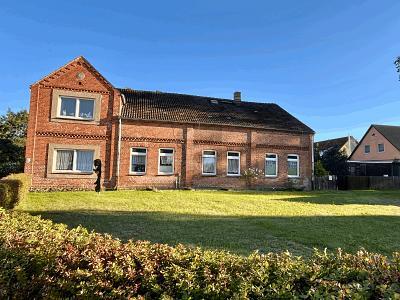 Foto - GROßZÜGIGES GRUNDSTÜCK, CHARMANTES ZUHAUSE