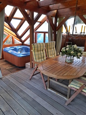 Gartenhaus mit orig. Jacuzzi - 