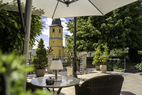 Terrassentraum mit Kirchblick - 