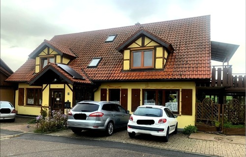 Aussen Straßenseite - 15.5 Zimmer Einfamilienhaus zum Kaufen in Sinsheim-Ehrstädt