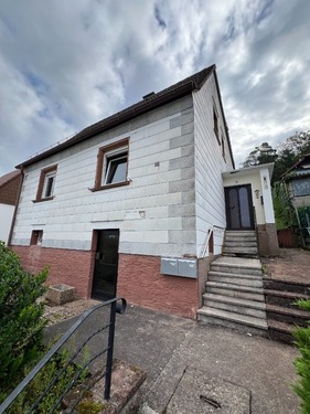 Frontansicht - 8 Zimmer Einfamilienhaus zum Kaufen in Otterbach