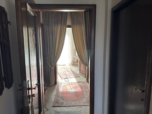 Flur - 6 Zimmer Zweifamilienhaus in Niederzissen