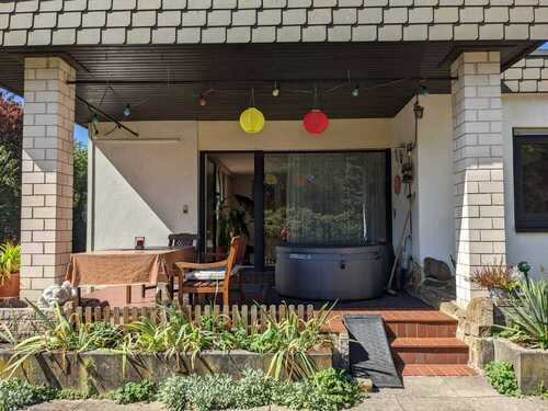 überdachte Terrasse - 7 Zimmer Einfamilienhaus zum Kaufen in Homburg