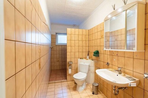 Badezimmer mit Dusche - 