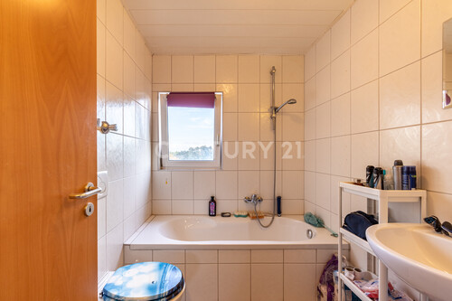 Badezimmer mit Fenster - 