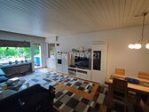 Wohnzimmer mit Blick zur Terrasse - 2 Zimmer Bungalow zum Kaufen in Oberhausen - Stadt Mitte
