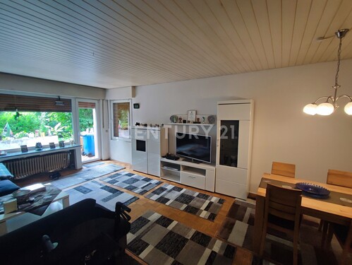 Wohnzimmer mit Blick zur Terrasse - 2 Zimmer Bungalow zum Kaufen in Oberhausen - Stadt Mitte
