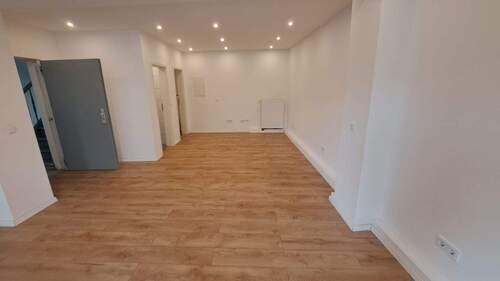 Küche und Wohnbereich EG - 6 Zimmer Reihenmittelhaus in Quierschied