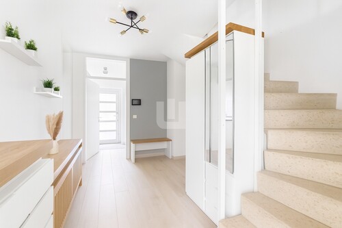 Flur EG - 5 Zimmer Doppelhaushälfte zum Kaufen in Gröbenzell